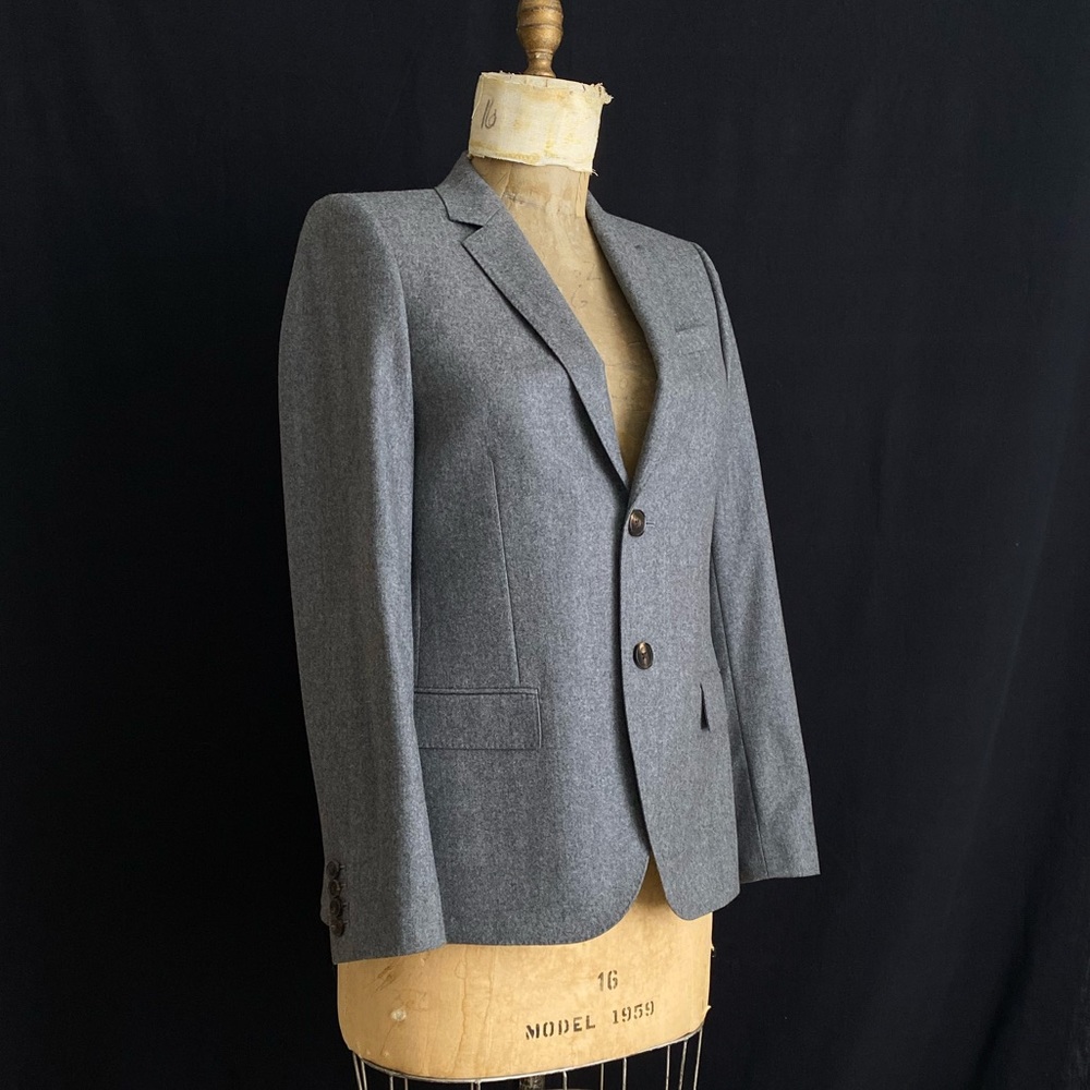 Gorgeous Italian wool blazer/suit jacket